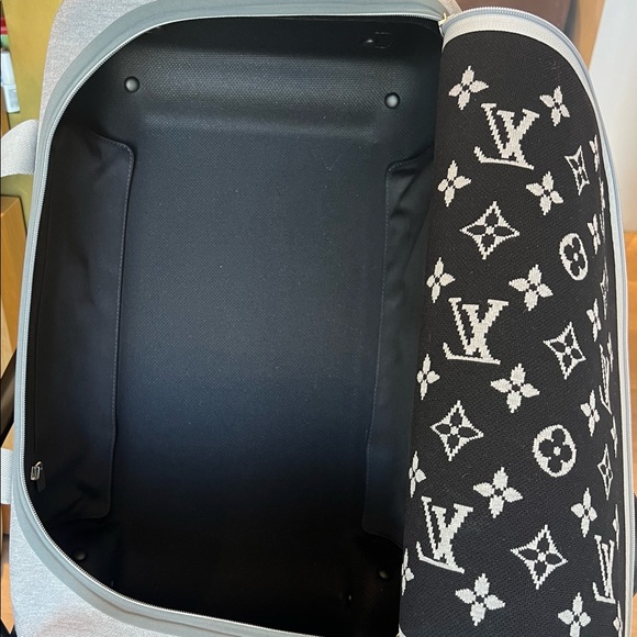 Louis Vuitton Horizon Soft Duffle 55 - Picture 7 of 9
